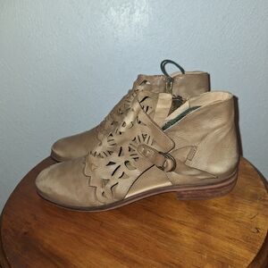 Veracruz Cutout Ankle Booties Boots Size 40 9.5